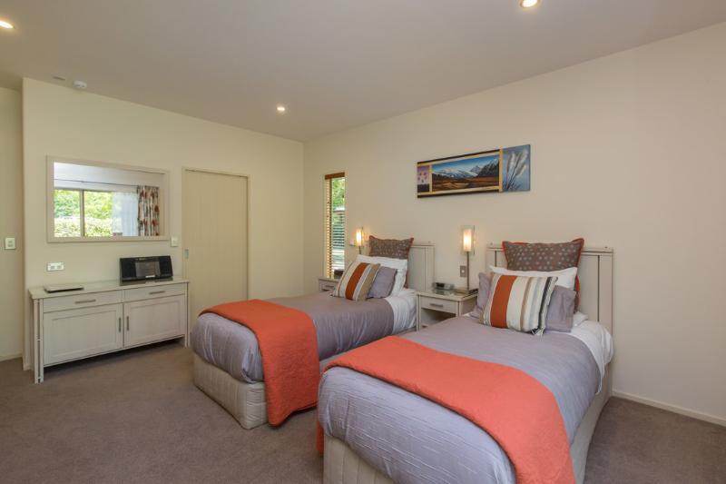 Maple Lodge Luxury Bed & Breakfast Albert Town Kültér fotó